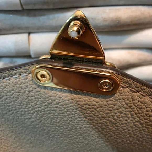 Louis Vuitton Pochette Metis Crossbody Bag - Picture 3 of 16